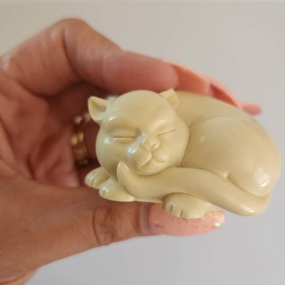 Vintage 1986 NETSUKE CAT The Franklin Mint Curio Cabinet Collection Cat Figurine - Picture 4 of 5